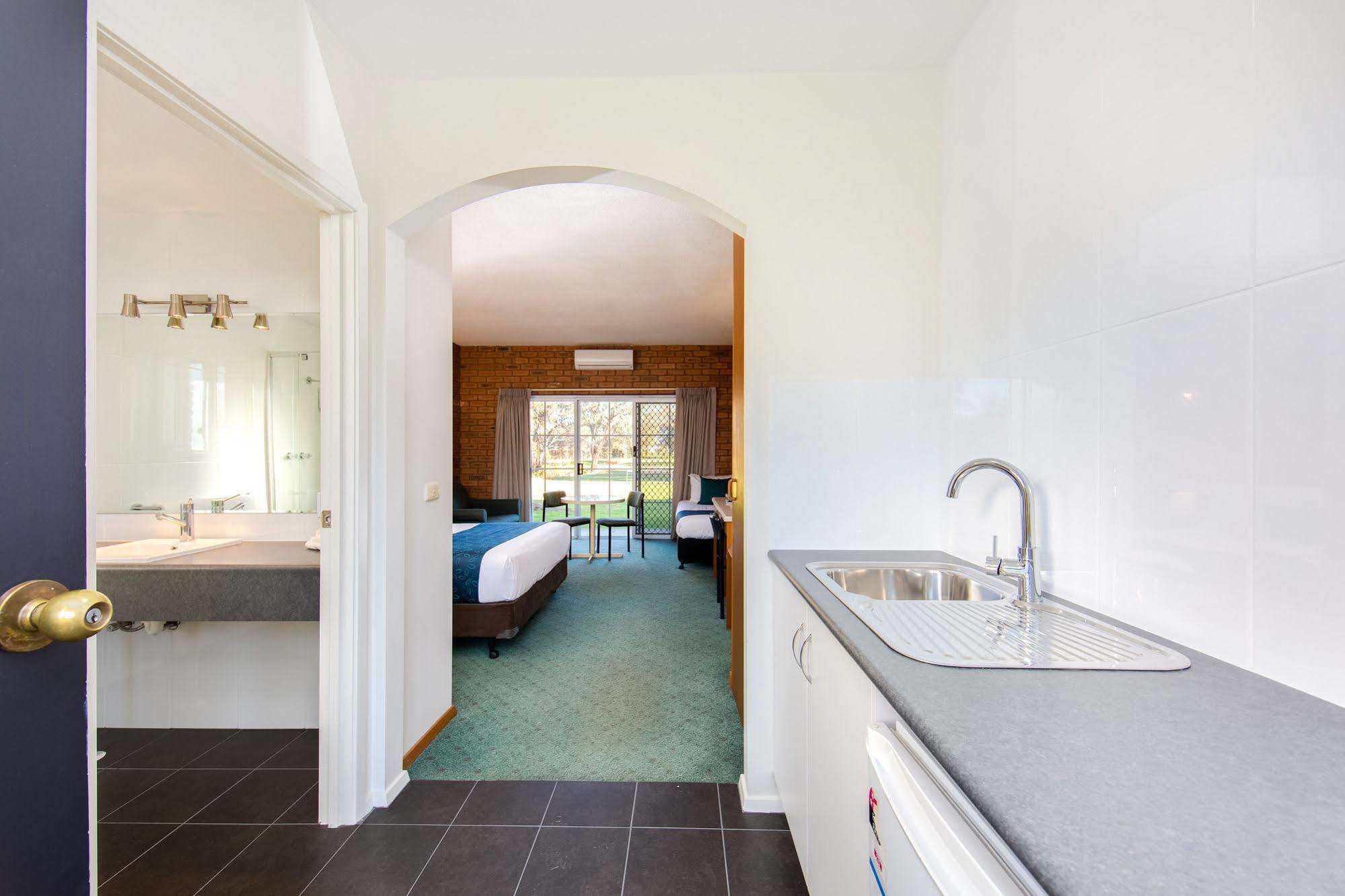 Thurgoona Country Club Resort Extérieur photo