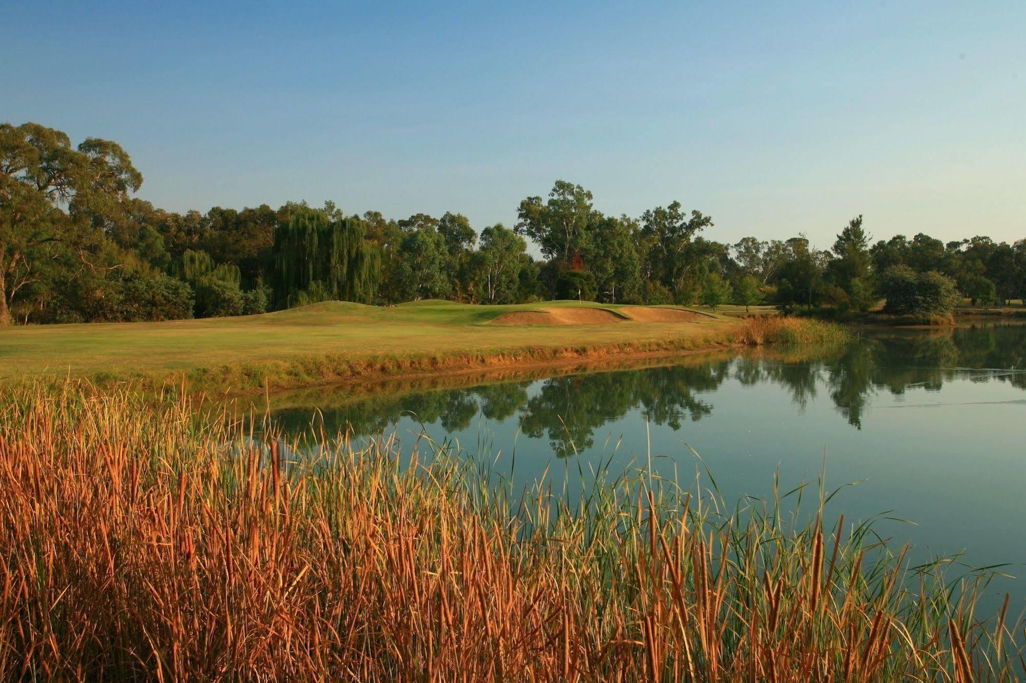 Thurgoona Country Club Resort Extérieur photo