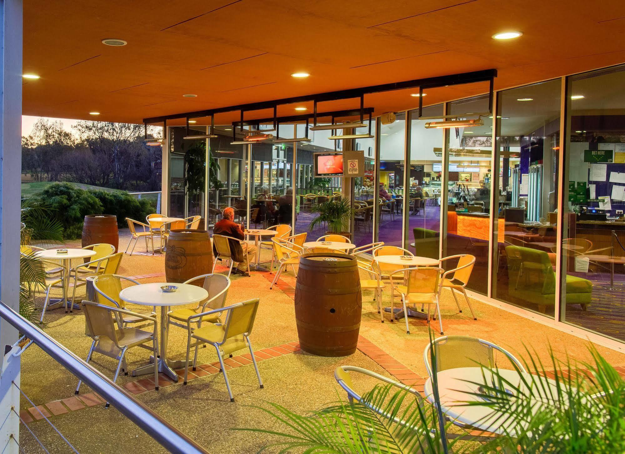 Thurgoona Country Club Resort Extérieur photo