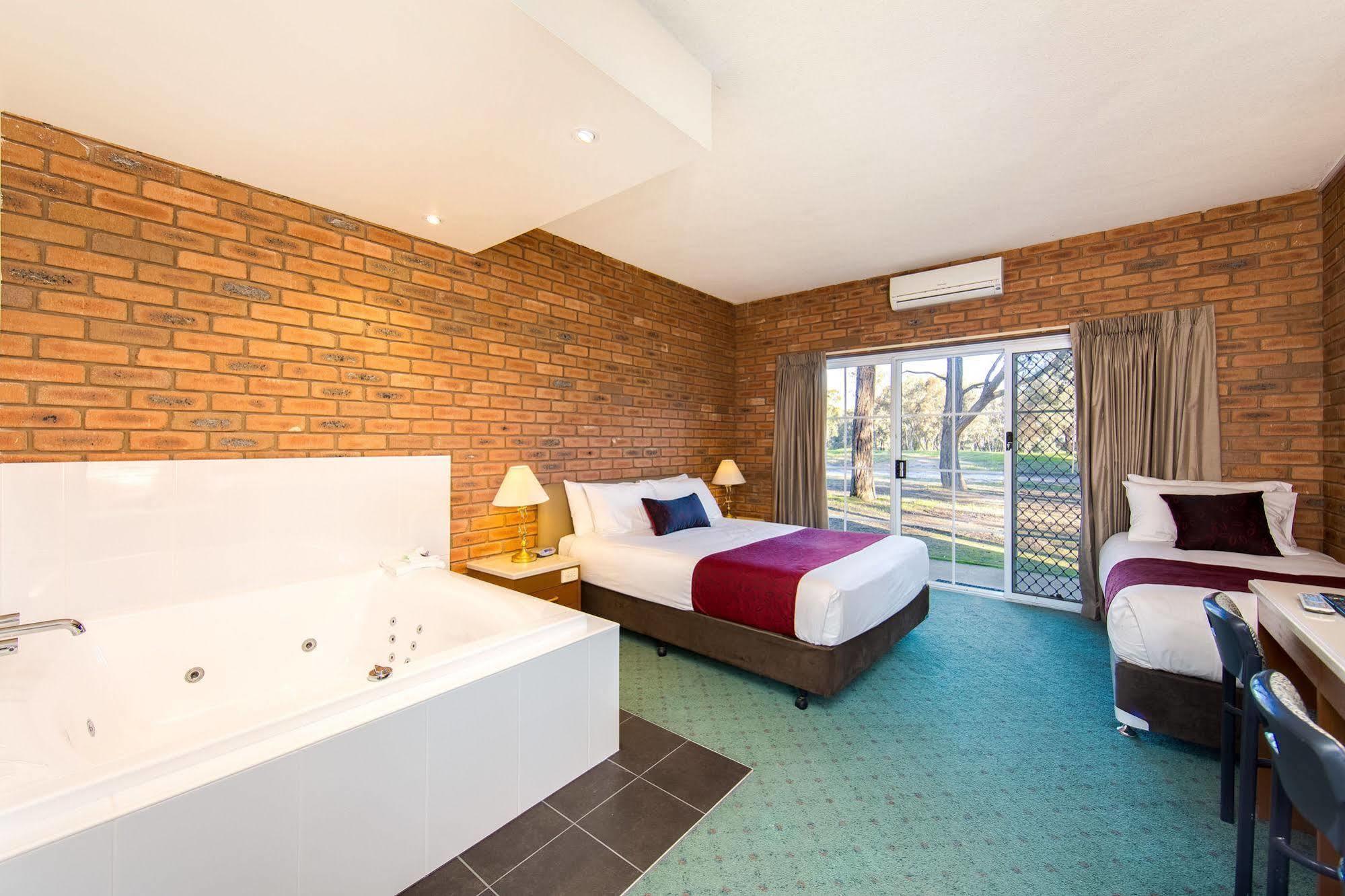 Thurgoona Country Club Resort Extérieur photo