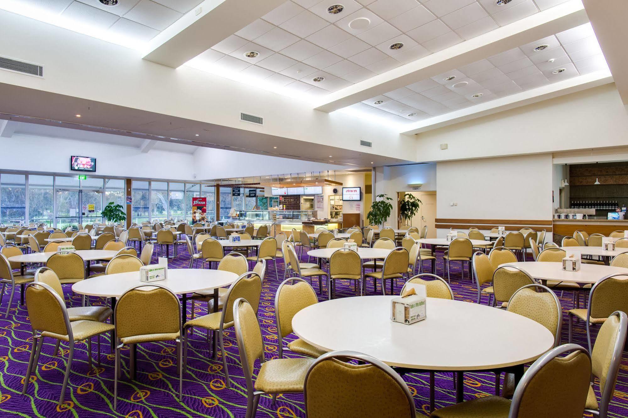 Thurgoona Country Club Resort Extérieur photo