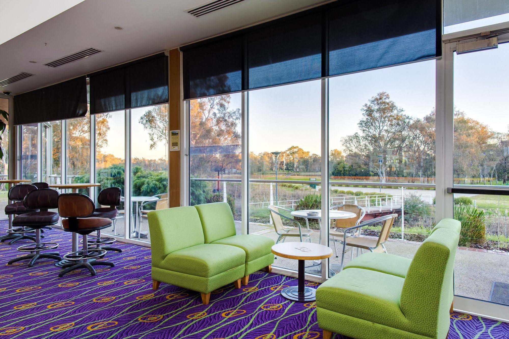 Thurgoona Country Club Resort Extérieur photo
